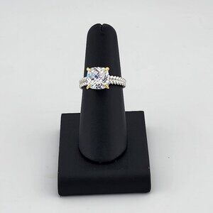 Sterling Silver 925 Ring with White Gemstone – Fresh, Elegant, and Brand New